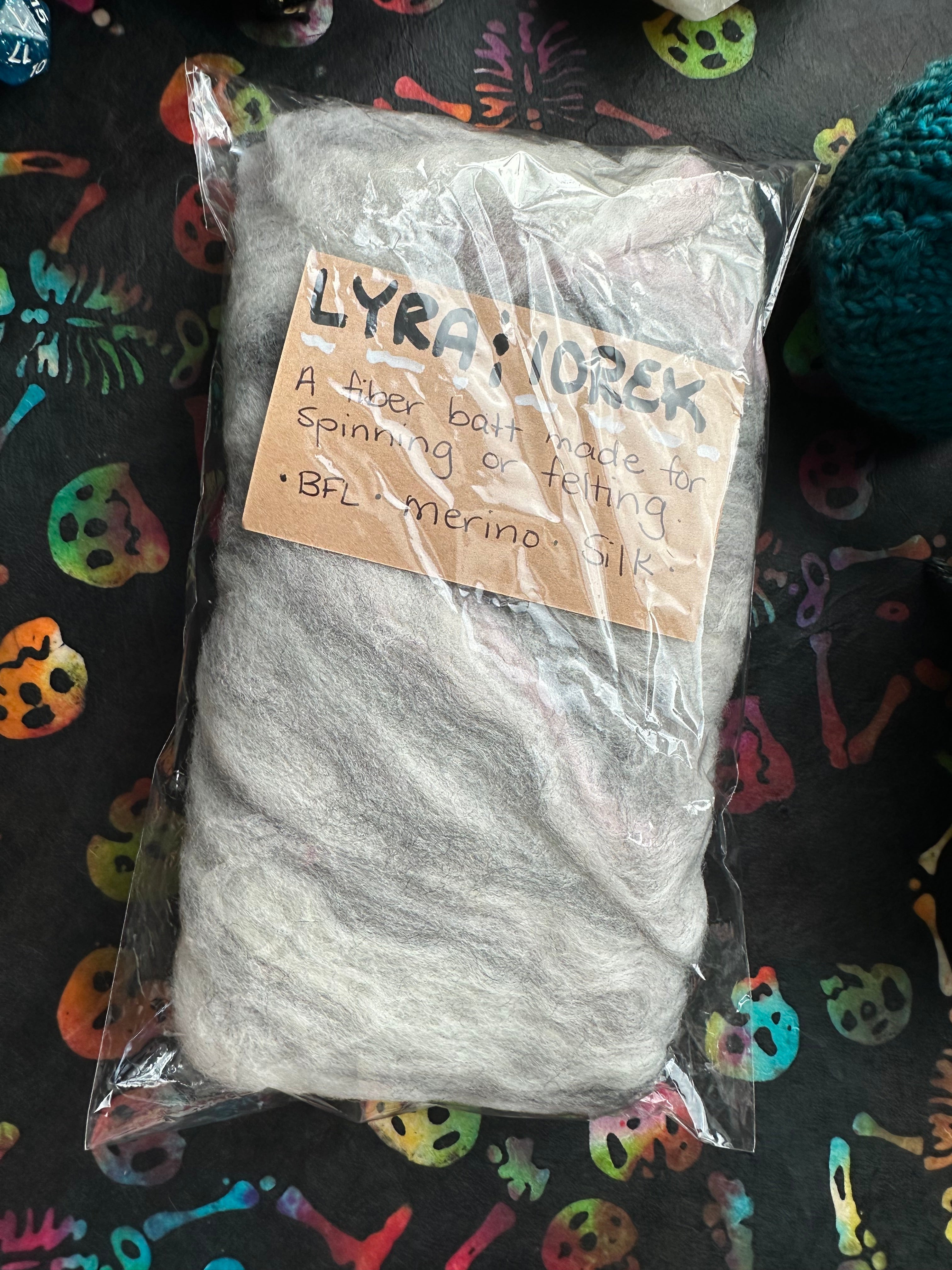 Lyra & Iorek mini Batt